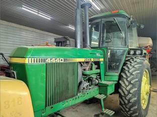 1982 John Deere 4440