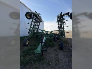 2005 John Deere 2210