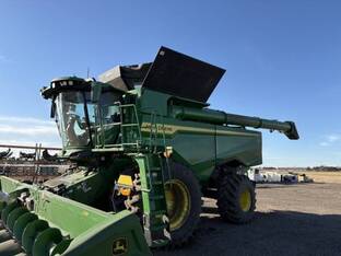 2025 John Deere S7 700