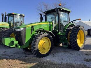 2013 John Deere 8260R