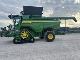 2025 John Deere S7 800