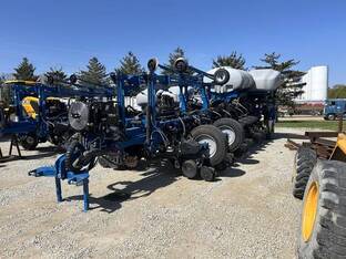 2023 Kinze 4905