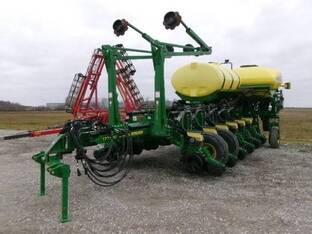 2015 John Deere 1775NT