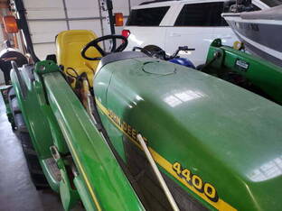 1998 John Deere 4400