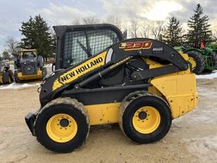 2015 New Holland L230