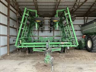 2011 John Deere 2210