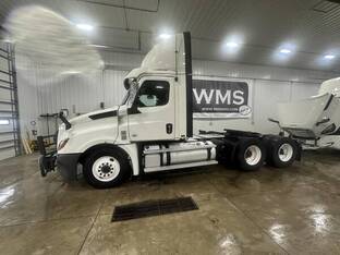 2020 Freightliner CASCADIA 113