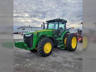 2011 John Deere 8235R