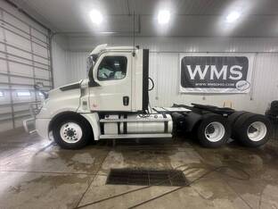 2020 Freightliner CASCADIA 113