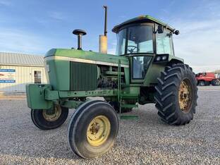 1976 John Deere 4230