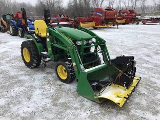 2011 John Deere 2320