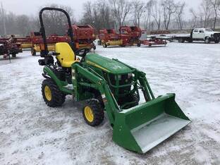 2016 John Deere 1025R
