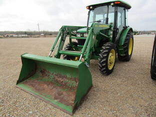 John Deere 5075E