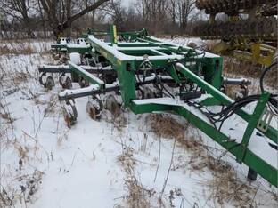 2005 John Deere 2700