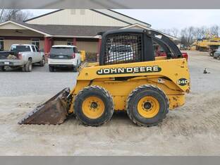 2000 John Deere 240