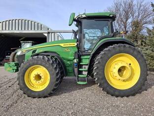 2022 John Deere 8R 370