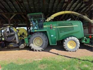2003 John Deere 7400