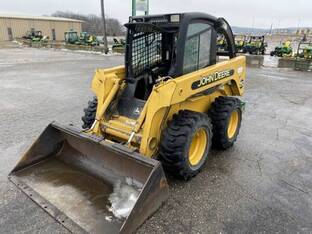 2002 John Deere 250