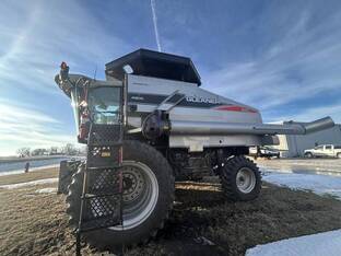 2011 Gleaner R76