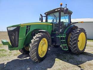 2011 John Deere 8235R