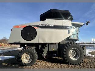 2010 Gleaner R66