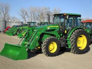 2016 John Deere 6105E