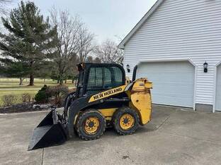 2012 New Holland L215