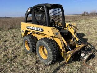 2004 John Deere 250-II
