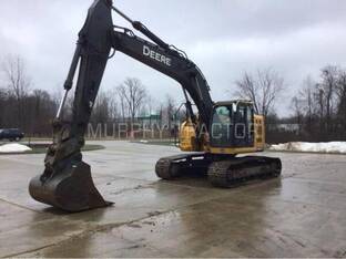 2017 John Deere 245G LC