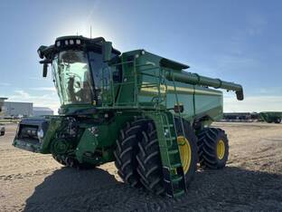2025 John Deere S7 800