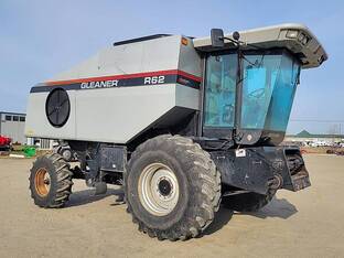 1998 Gleaner R62