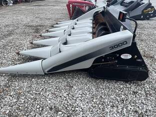 2003 Gleaner 3000