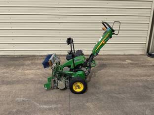 2021 John Deere 220E
