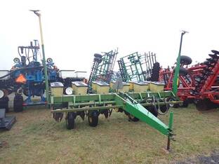 JD 7000 PLANTER