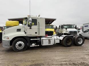 2015 Mack PINNACLE CXU613