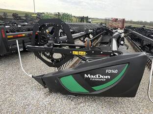 2020 MacDon Industries FD140