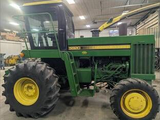 John Deere 5820