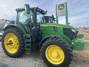 2022 John Deere 6R 230