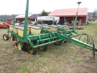 John Deere 7000