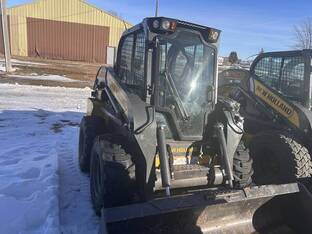 2022 New Holland L320