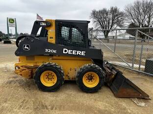 2015 John Deere 320E