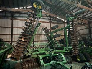 2010 John Deere 637