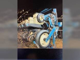 1997 Kinze 2600
