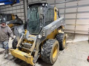 2023 John Deere 330G