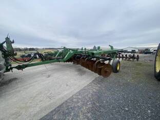 2001 John Deere 637