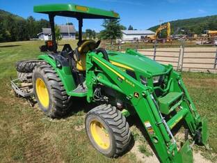 2021 John Deere 4052M