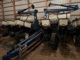 2012 Kinze 3200