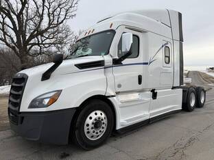 2021 Freightliner CASCADIA 126