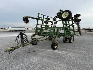 2004 John Deere 2410