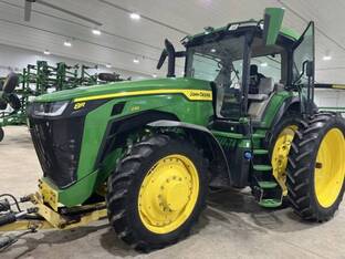 2022 John Deere 8R 230